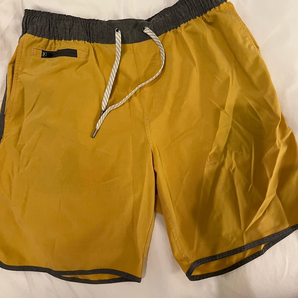 Vuori Kore shorts men’s large